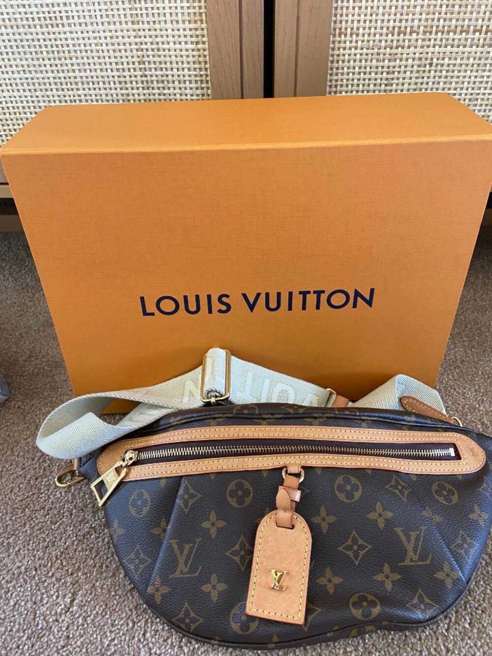Louis Vuitton Canvas High Rise Monogram Bumbag - Picture 2 of 9